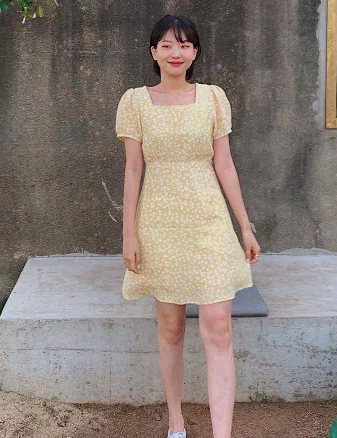 视觉|今夏“裙子+运动鞋”这样穿,好看死了!