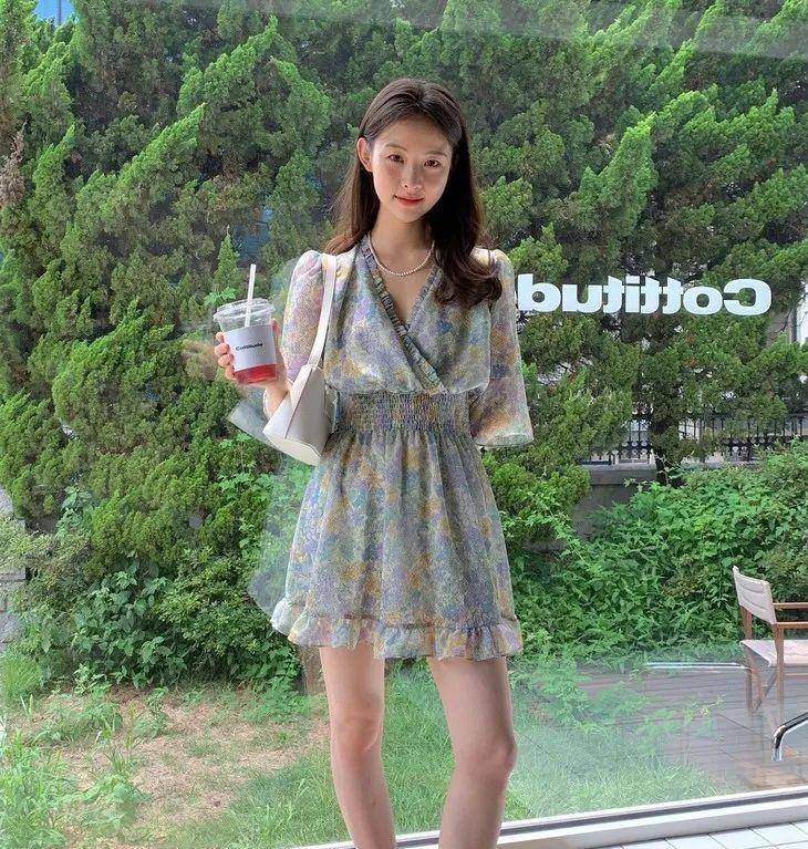 宫廷中|下周穿什么｜一起穿X型裙才是好姐妹！