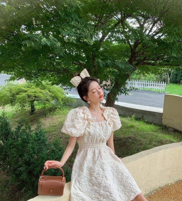 宫廷中|下周穿什么|一起穿X型裙才是好姐妹!