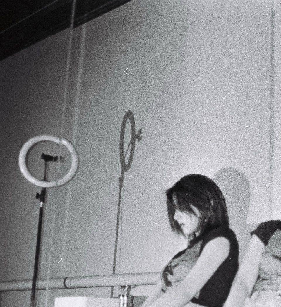 黑色|汪峰带女儿出镜!穿白T剃板寸真时髦,15岁长女颜值不输女明星