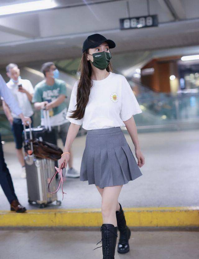 黑色|杨颖生图颜值很抗打,黑色连衣裙+拖鞋接地气,这些搭配洋气十足