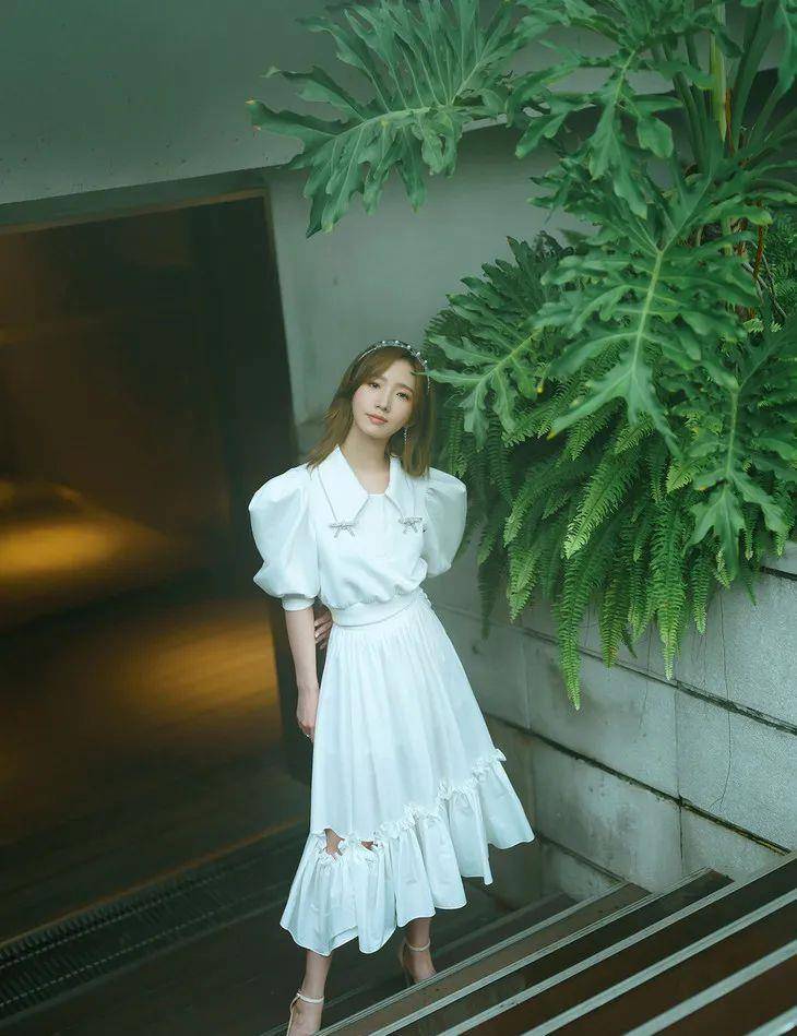 宫廷中|下周穿什么|一起穿X型裙才是好姐妹!