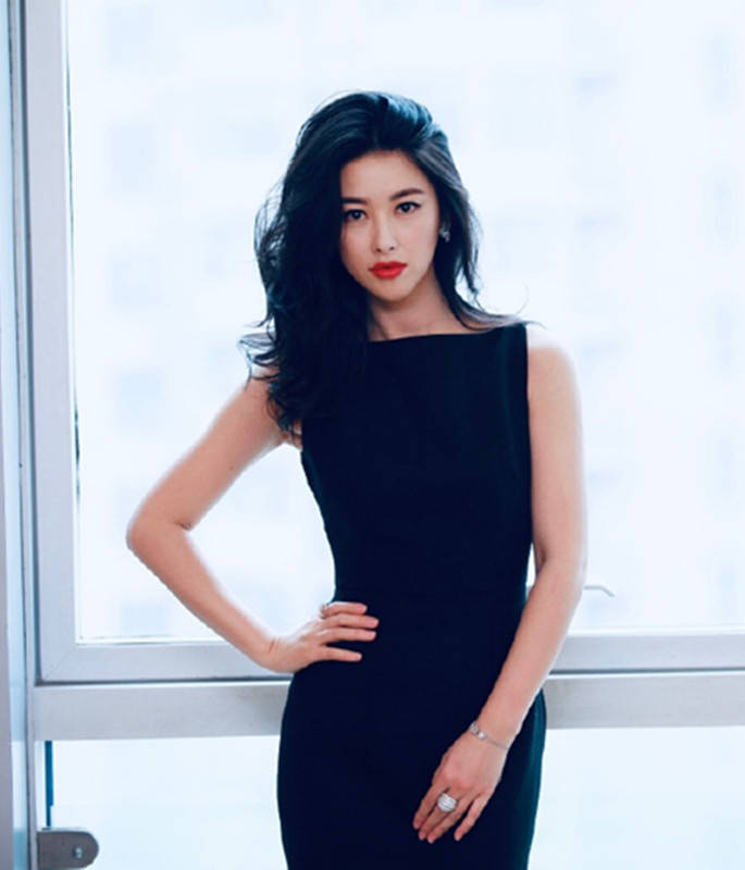 饰品|朱珠还在孕期，新剧《乔家的儿女》又上线，穿年代装原来也这么美