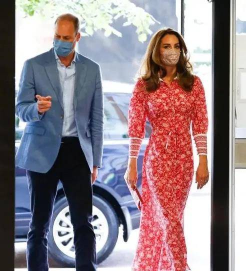 饱和度|凯特王妃“放大招”,连穿温柔粉赢好感,配小白鞋就美成C位