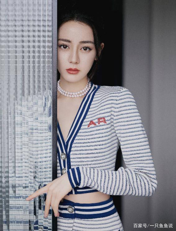身材|迪丽热巴身材堪称完美，海魂衫在她身上，穿出了高级感