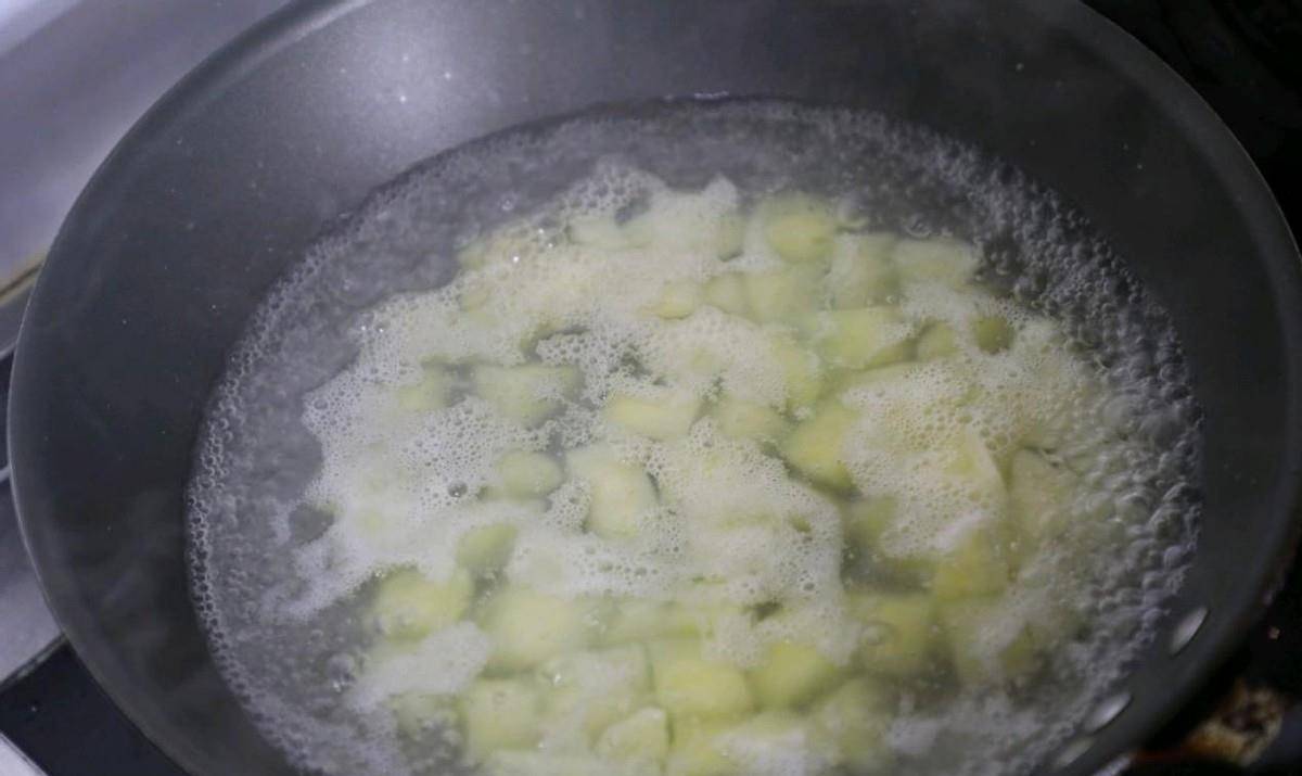 土豆加什么可以清洗锅 85a6aa0671e349078d5cf56f934f00e1.jpeg