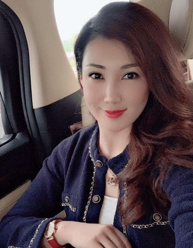 韩磊妻子颜值不输女明星就算和其他太太同框感觉也年轻一大截