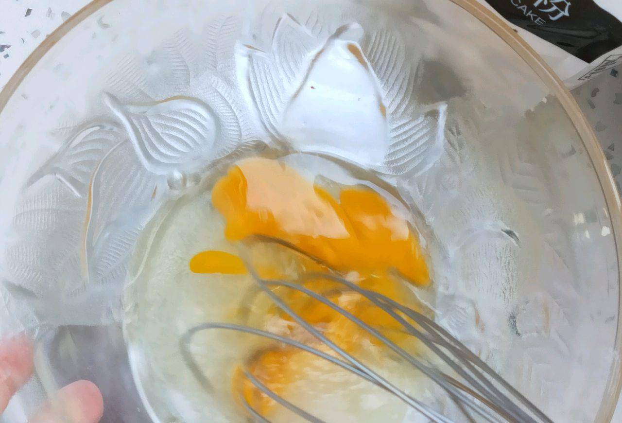 加入适量|月牙饼的制作方法，味道香甜，制作简单