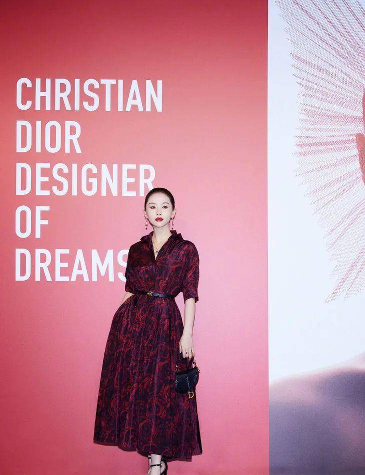 宫廷中|下周穿什么｜一起穿X型裙才是好姐妹！