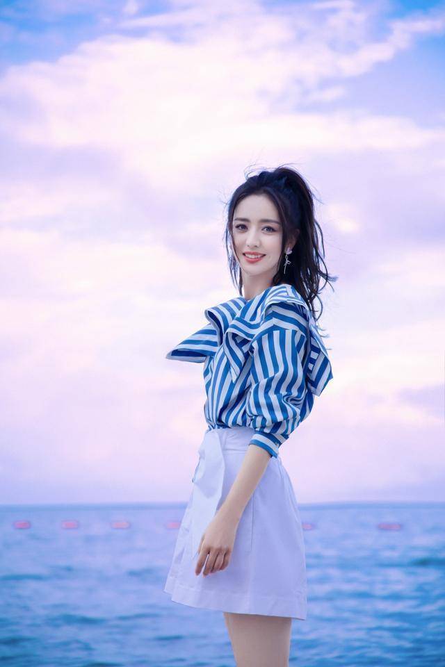 佟丽娅|单身的佟丽娅比小姑娘还时髦,穿水手服清甜可人,陈思诚该后悔了!