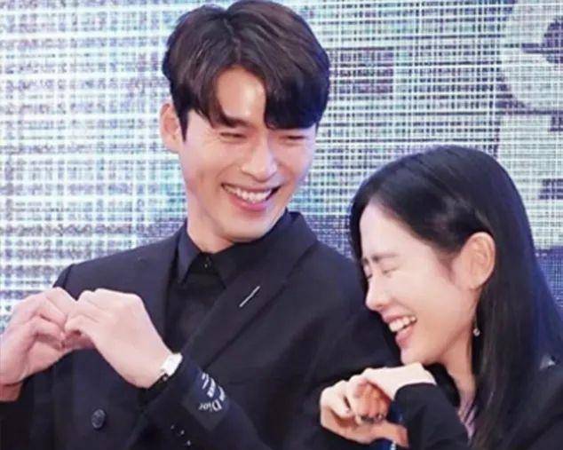 宫廷中|下周穿什么｜一起穿X型裙才是好姐妹！