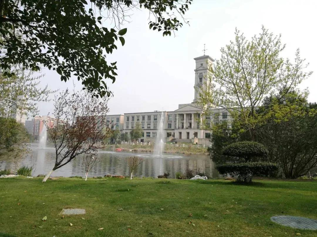 如何选择适合自己的专科学校 cec05083206f48bbb76ec8129fff9f4d.jpeg