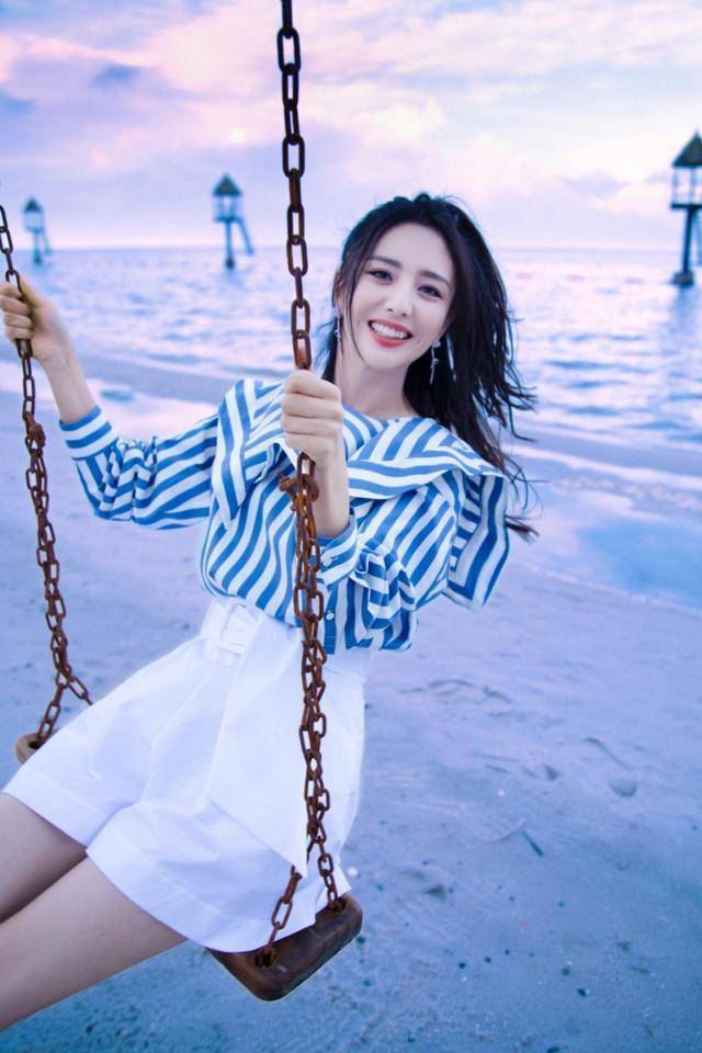佟丽娅|单身的佟丽娅比小姑娘还时髦,穿水手服清甜可人,陈思诚该后悔了!