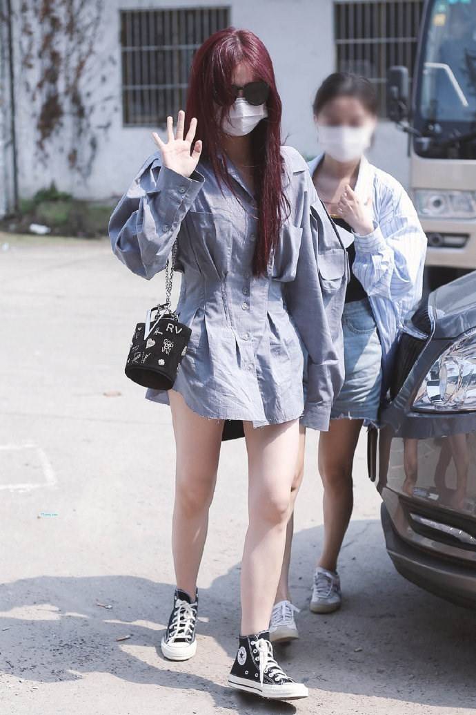 身材|虞书欣穿衣太“心机”,玩下衣失踪还把腰线往上提,大长腿真迷人