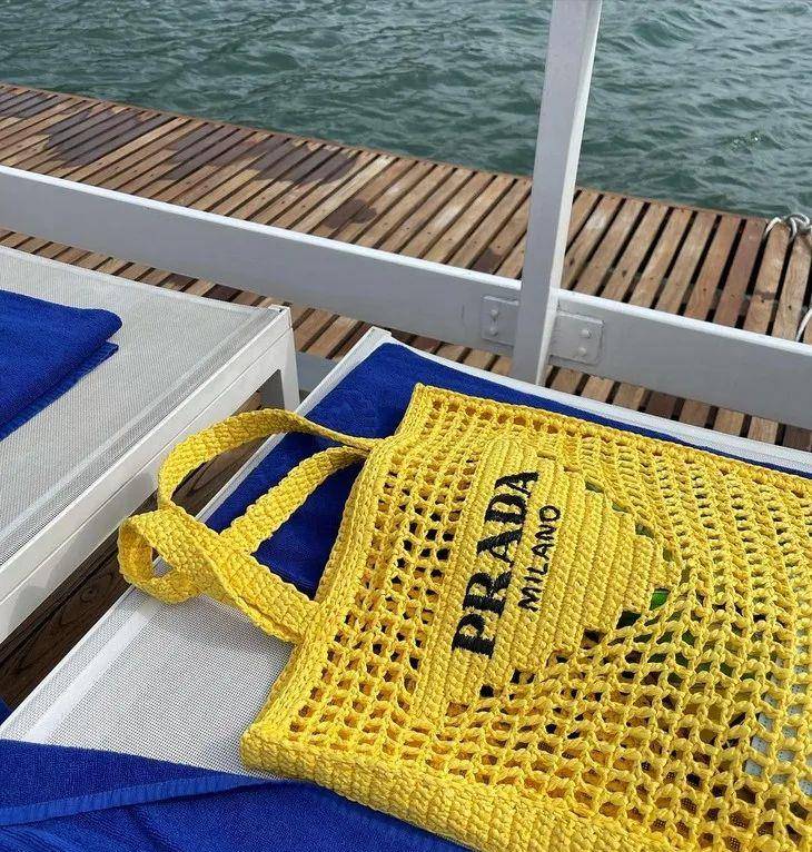 什么|下周穿什么｜刘雯的背心，我穿也能这么好看？