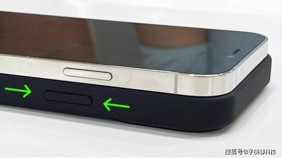 iphone 13 pro摄像头位置的小孔 d97cc0a91af7405280b84be7cc12d22f.jpeg