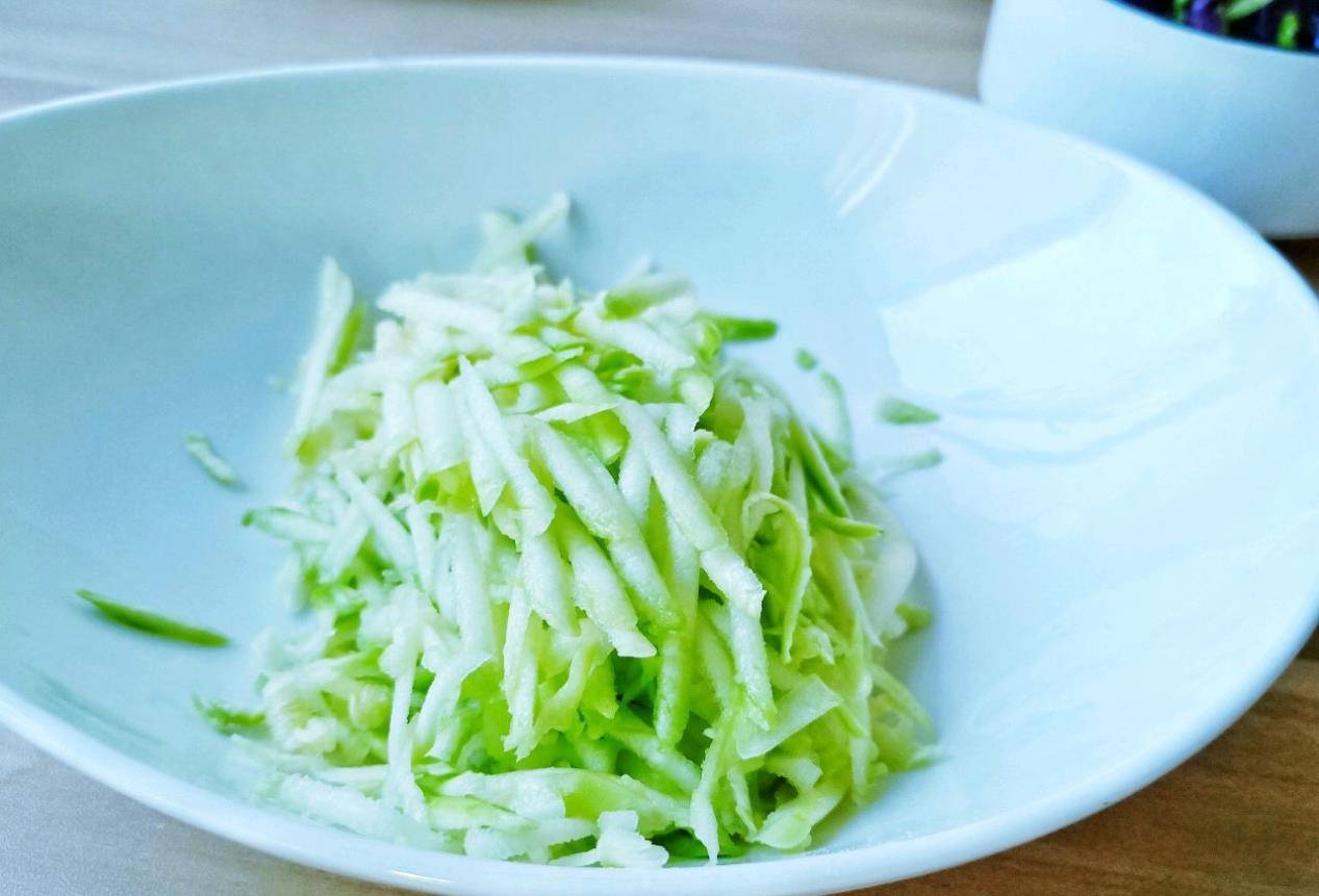 后用|早餐不知道吃什么，试一试西葫芦蛋饼，10分钟就能做好，简单好吃