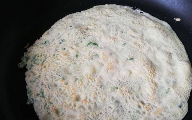 做法|鸡蛋葱花饼简单做法,手不沾面,柔软劲道,10分钟解决全家早餐