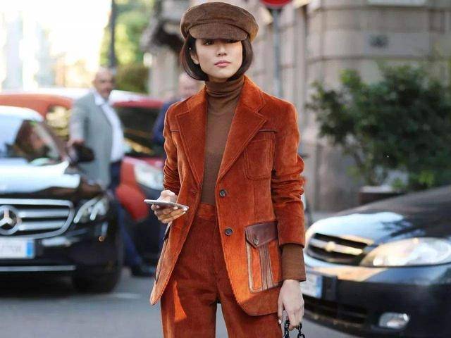 卫衣|奔三的女人少穿黑色和灰色,多穿这5种高级色,显气质又时尚