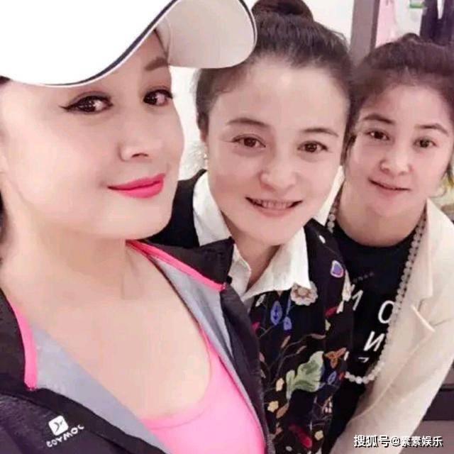 原创于月仙妹妹发布姐姐带母亲旅游的视频，透露母亲仍旧无法走出阴影