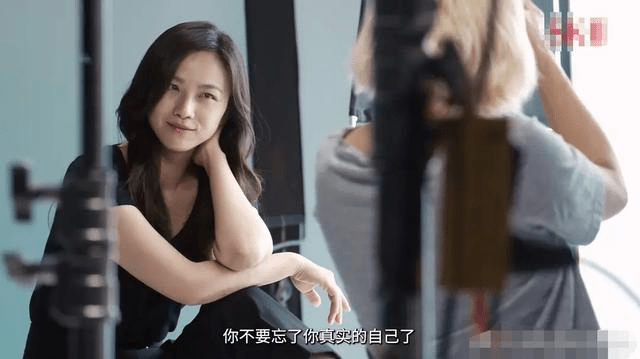 状态|汤唯拍片的现场照，脸蜡黄有些纹路但皮肤紧致，气质状态太好了！