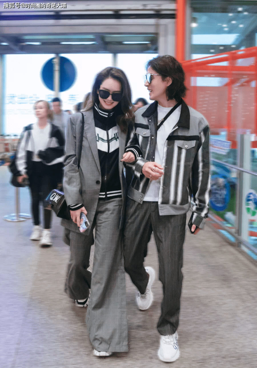 看头|李承铉结婚多年仍处热恋，穿衣打扮都要经过戚薇允许，看着太有爱