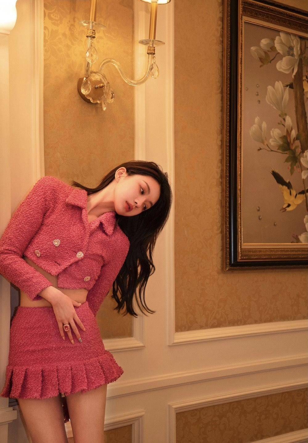 套装|秋天一定要穿一次“小香风套装”，高级不说还显白，美进骨子里