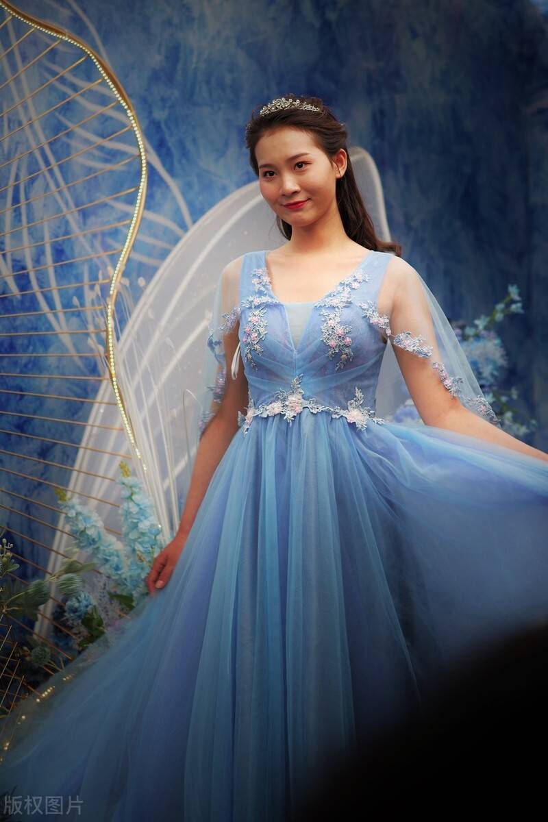 档次|心理测试:你喜欢哪款礼服,测出在他眼里你是一个上档次的人吗