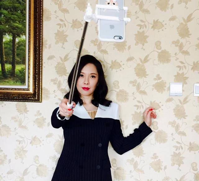 御姐|天心虽然已经40多岁了，但是皮肤紧实却也没缩水，看着身段仍妖娆