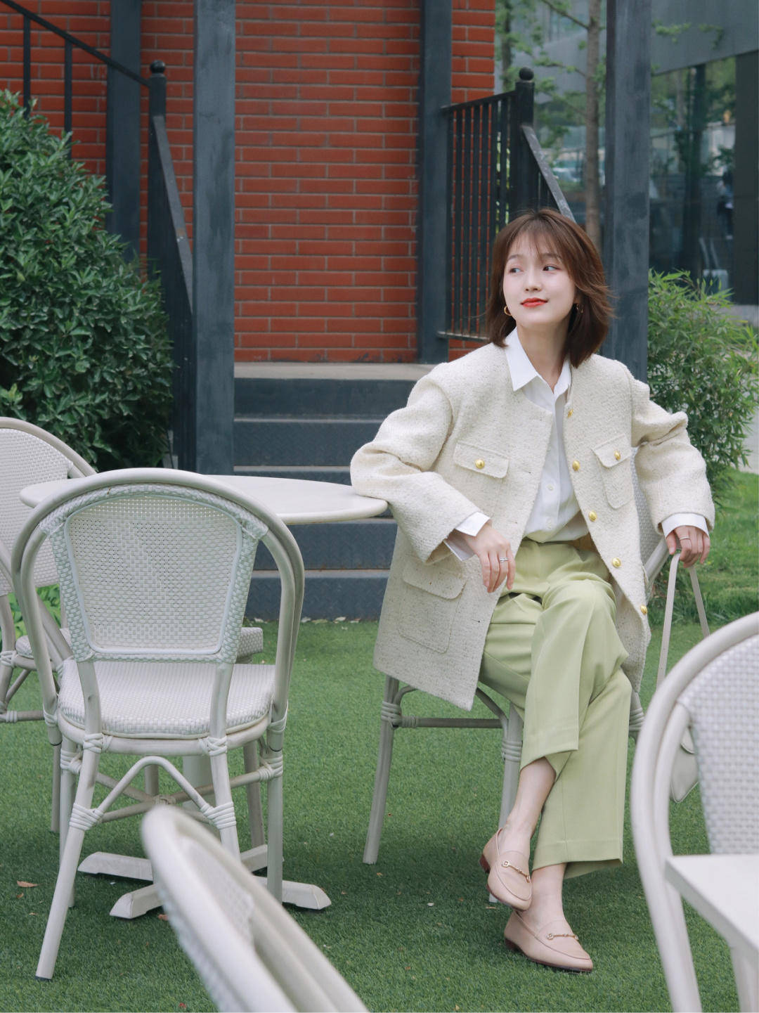 套装|秋天一定要穿一次“小香风套装”，高级不说还显白，美进骨子里