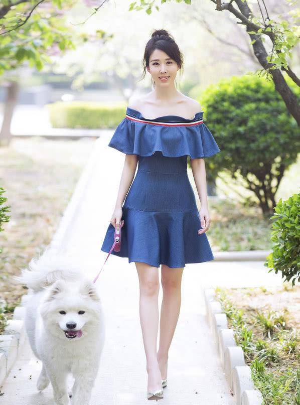 赵薇|和赵薇是同班同窗，40岁有着20岁的身材，穿搭前卫不输赵薇！