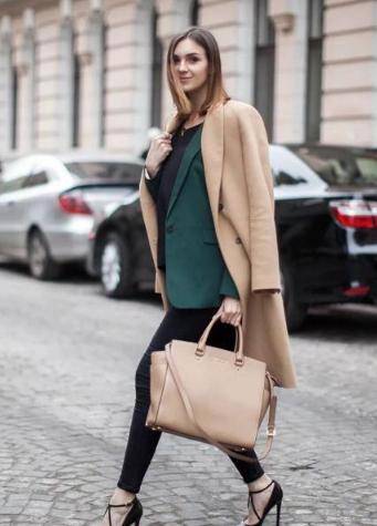 卫衣|奔三的女人少穿黑色和灰色，多穿这5种高级色，显气质又时尚