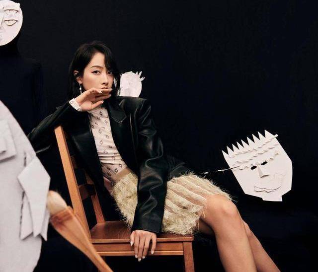 女孩子|宋茜“异次元”穿搭风格，火辣身材藏不住，这么强大的气场没谁了