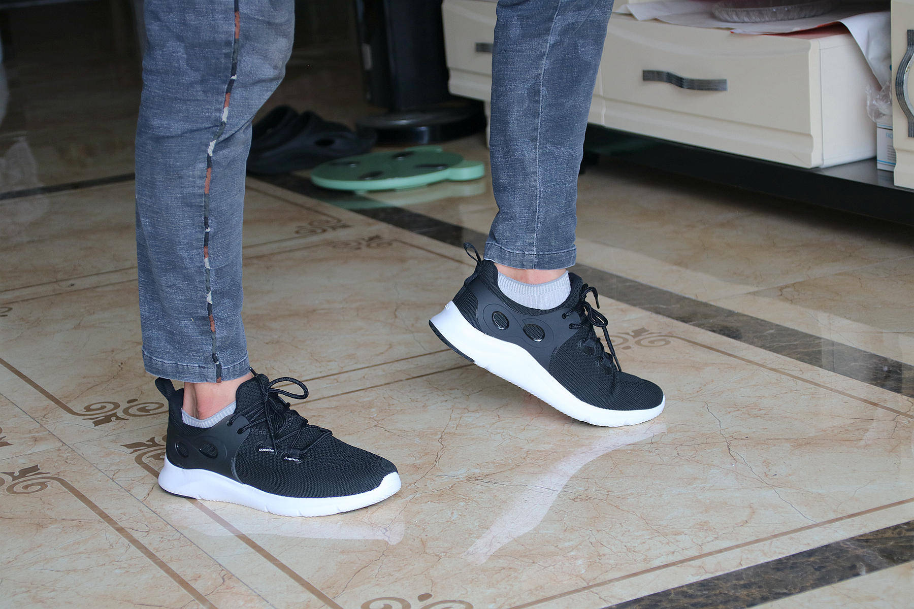 设计|轻弹又舒适、穿上它就不想脱下来，咕咚智能跑鞋5K体验