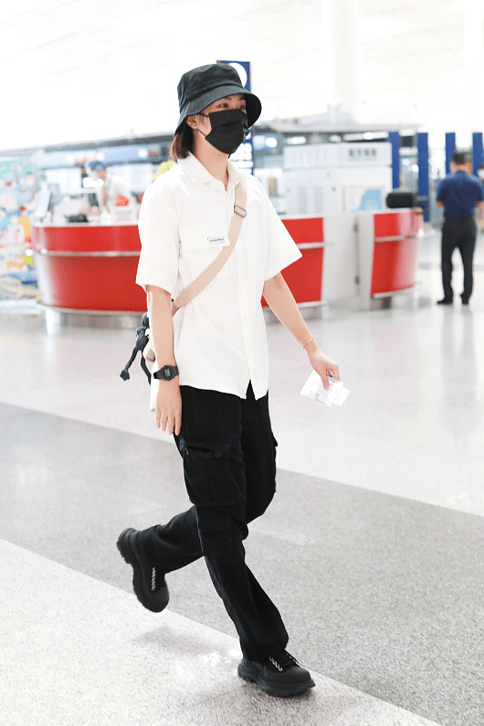 千金|孟晚舟的妹妹姚安娜不像富家千金,穿搭挺普通的,跟路人没区别