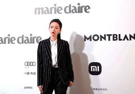 显得|嘉人晚会生图：金晨低领衬衫抢眼，周也搭配成败笔，她是最大亮点