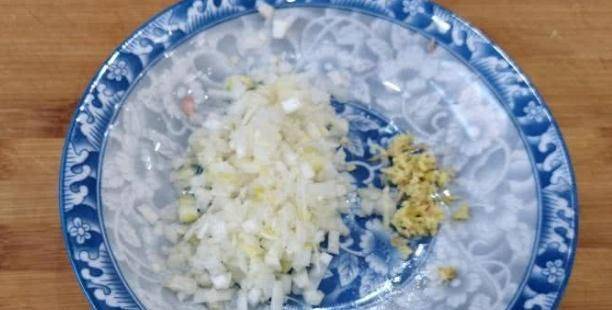 做法|鸡蛋不止可以做番茄炒蛋,这种做法,颜值高,还美味,一盘不够吃