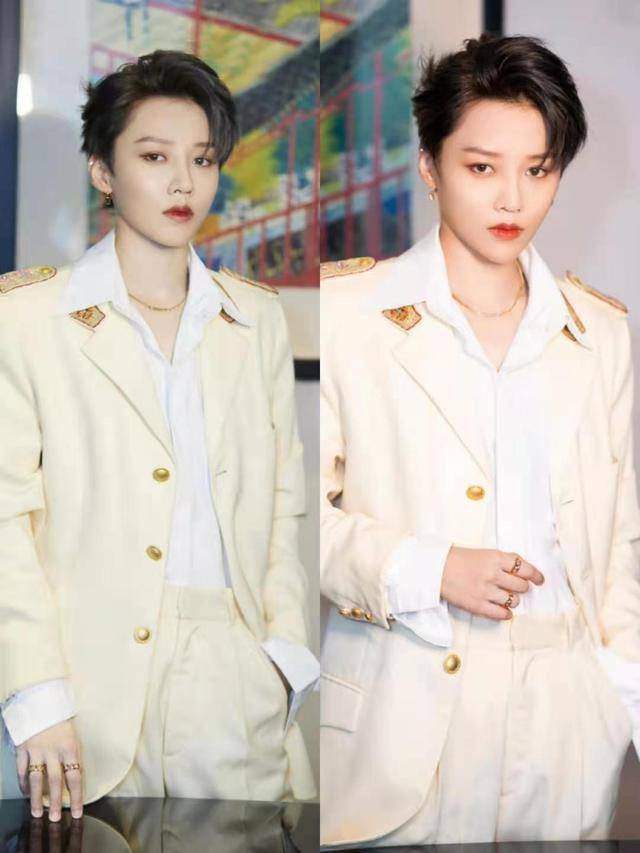 女孩子|女孩子帅气起来就没有男孩子事了，刘雨昕一身粉色西装，尽显时尚