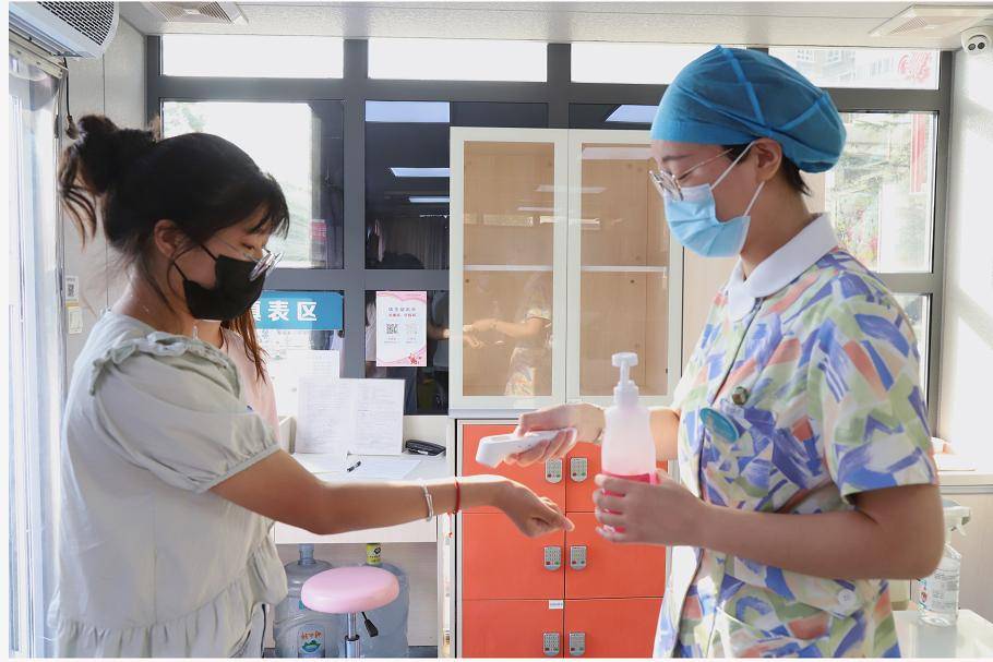 献血者|科学防疫 踊跃献血——徐州市民走进街头献血屋为生命加油