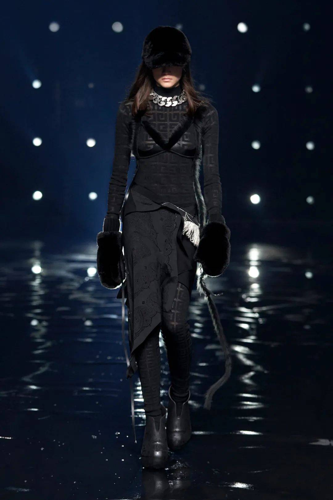 黑色|纯黑世界：Givenchy2021秋冬