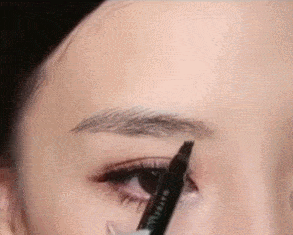 因为|建议女生:化妆时别犯这4个错误,不然无论多大年纪,都会显老!