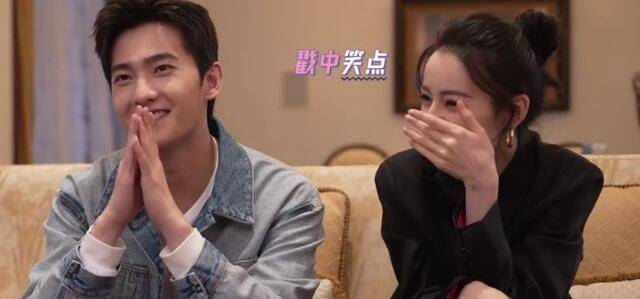 片段|神仙售后！杨洋和热巴看荣耀名场面！热巴的灵魂疑问杨洋答不上