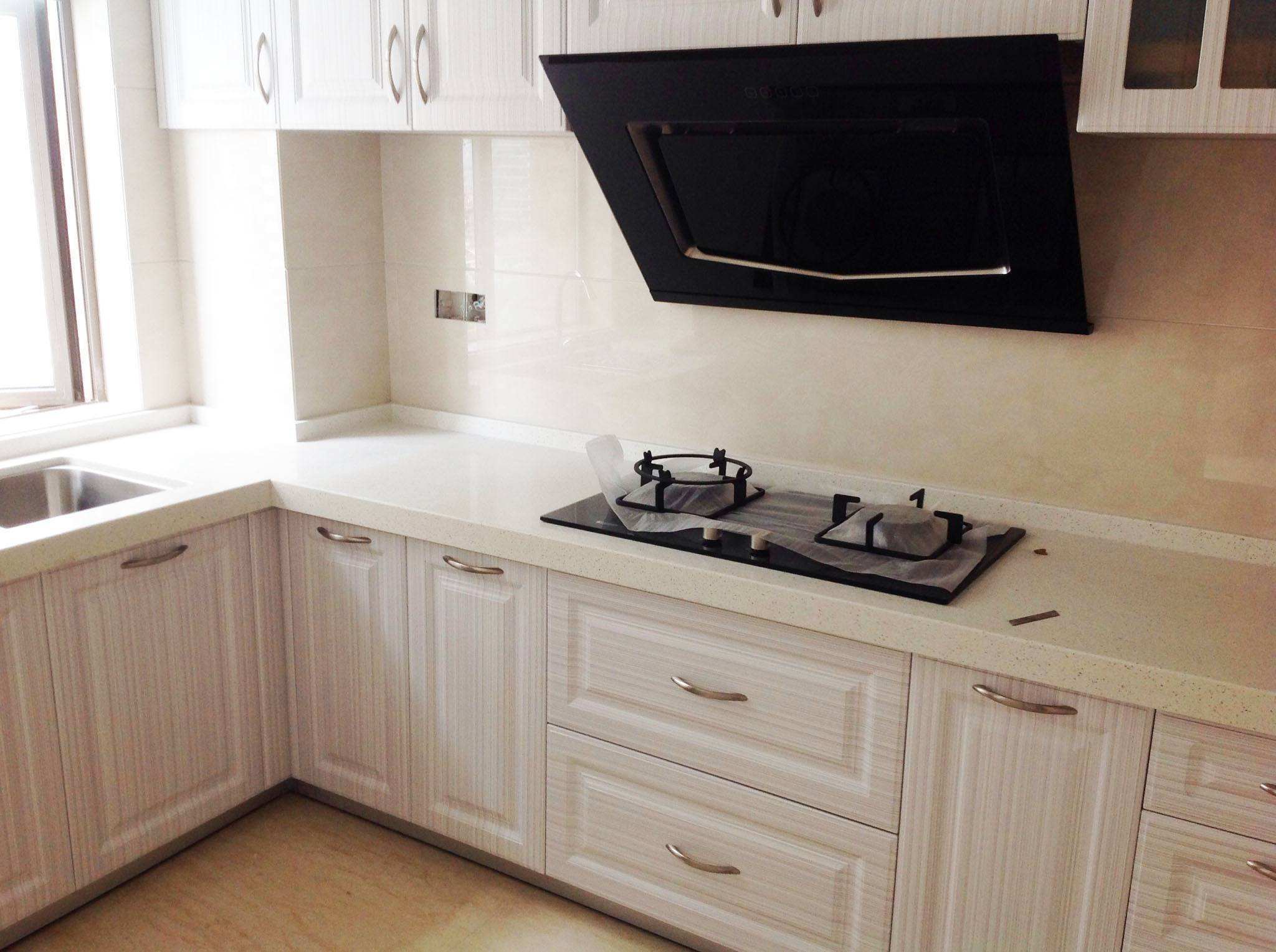 厨房橱柜验收分四步,就算安装时不在场,也不怕工人动手脚_台面