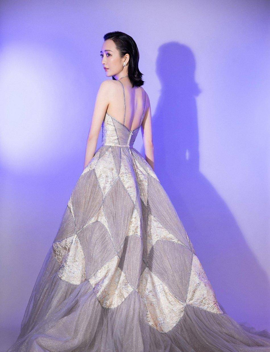 式样|华丽高贵的礼服，学着这么穿曲线感不要太惊艳，还超有女神御姐范