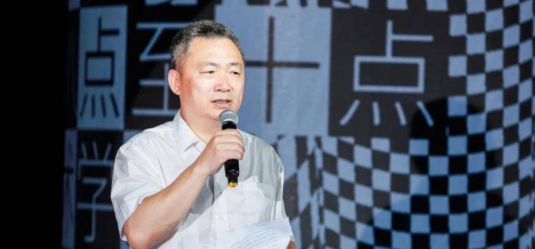 展演|惊艳！广州美术学院惊现赛博朋克沉浸式服装艺术展演-数艺网转