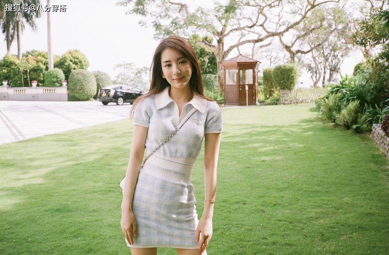 looks|方媛真有“名媛范”,白T恤配修身牛仔裤清新减龄,气质高贵