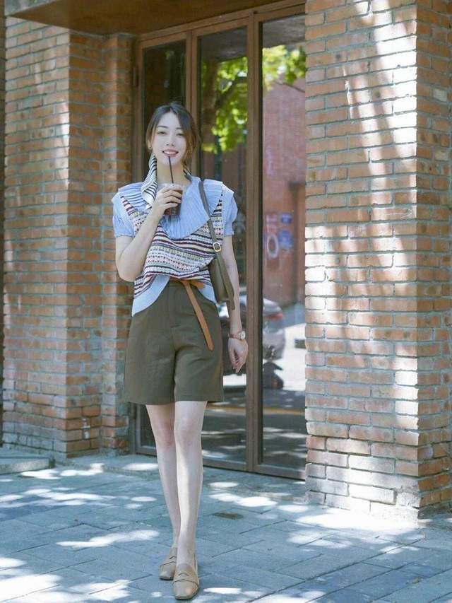马甲|立秋之后，小个子该怎么穿？试试“衬衫+半身裙”，显高又好看