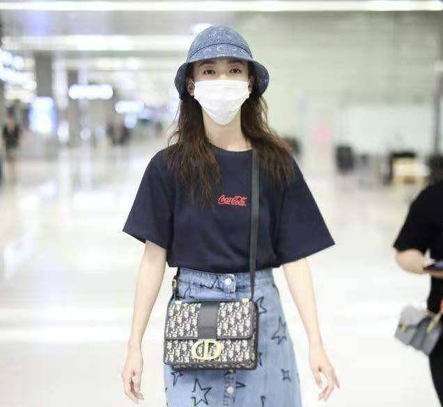 什么|30岁王冰冰穿白T配黑裤青春可人，一张初恋脸看着像十八，太美了