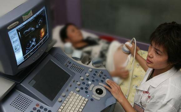 老公|“她是你小姑子，你得给她喂奶” 面对“亲情绑架”，儿媳刚性回怼