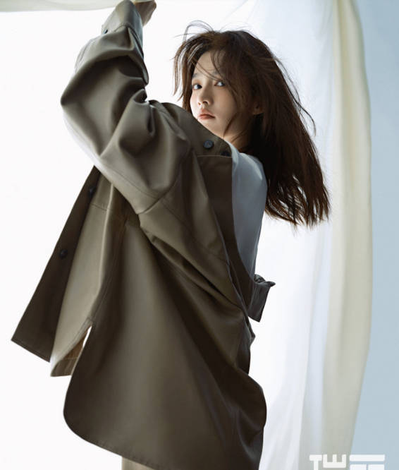 下装|30岁李沁最新少女感写真,下装失踪搭配好青春,6套造型都太美了
